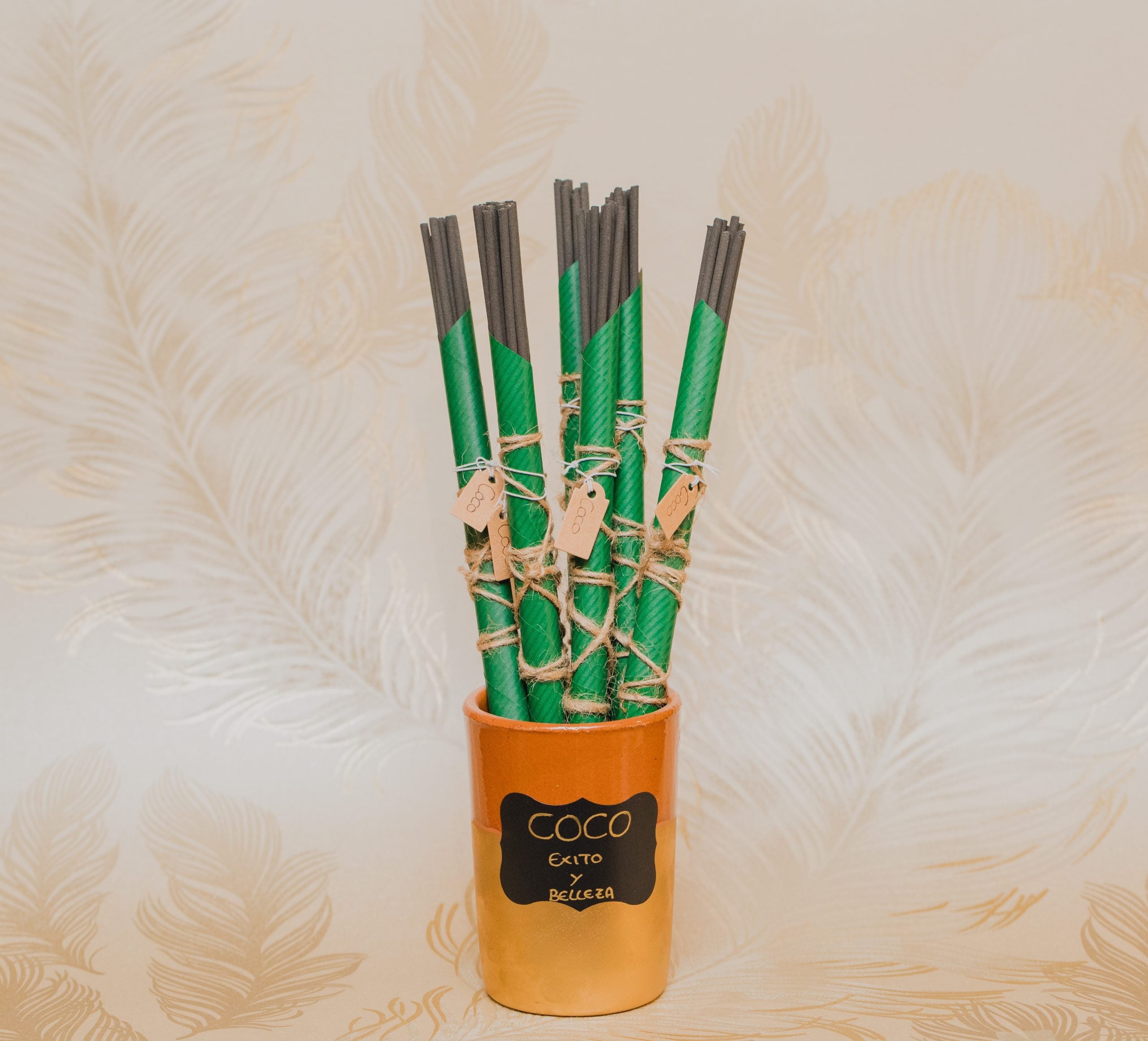 Para atraer la belleza. Los inciensos aromáticos en varilla de Grimorio son 100% naturales, y aportan un agradable aroma para nuestro hogar.<br>Contenido: 10 varillas en cada paquete