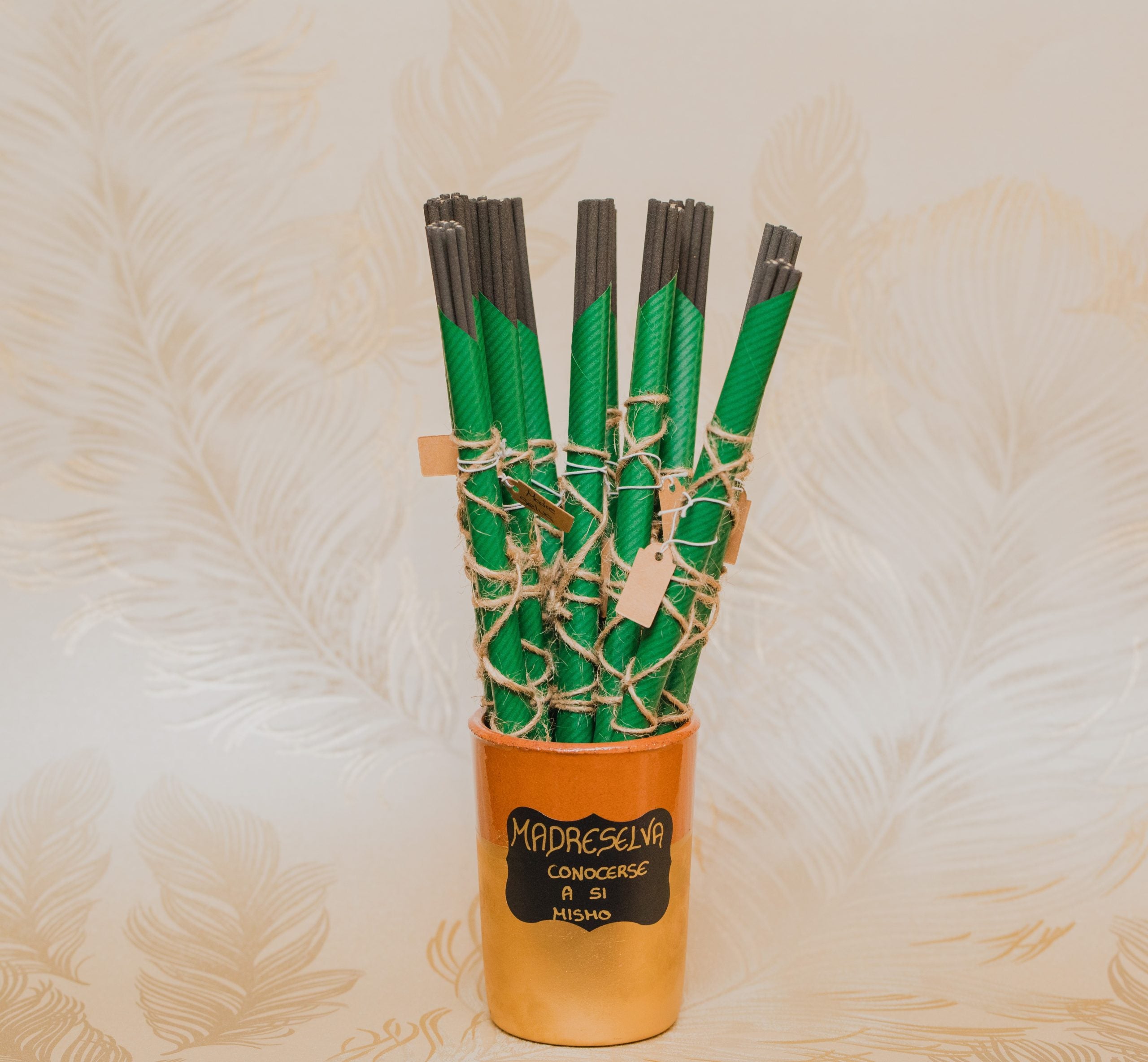 Para el análisis y conocerse a sí mismo. Los inciensos aromáticos en varilla de Grimorio son 100% naturales, y aportan un agradable aroma para nuestro hogar.<br>Contenido: 10 varillas en cada paquete.