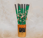 Ritualizado para contrarrestar maleficios y males de ojo, compuesto por una mezcla natural de inciensos, hierbas, raíces, flores y frutos. Los inciensos ritualizados en varilla de Grimorio son 100% naturales, y aportan un agradable aroma para nuestro hogar.<br>Contenido: 10 varillas en cada paquete.