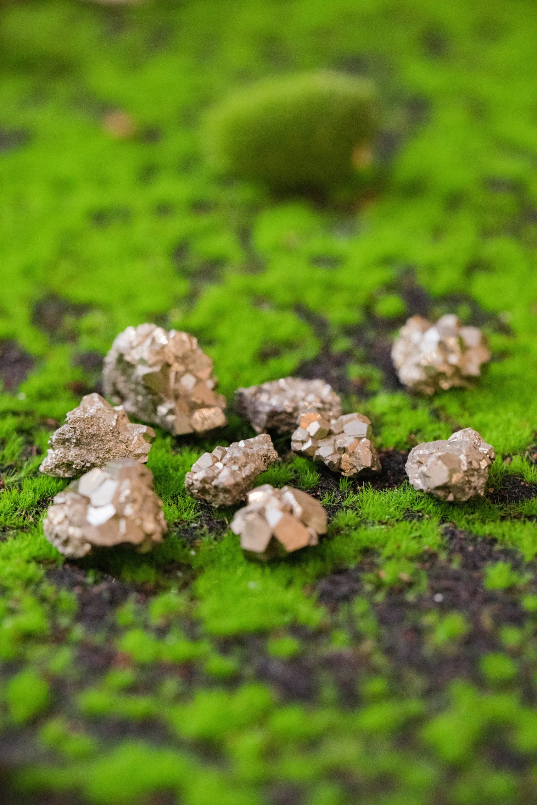 Pirita en bruto, sin tratar. Tamaño: de unos 8 a 15mm, el tamaño puede variar según el mineral. Las piezas que se entregarán son similares a las de la fotografía..\nPrecio por unidad