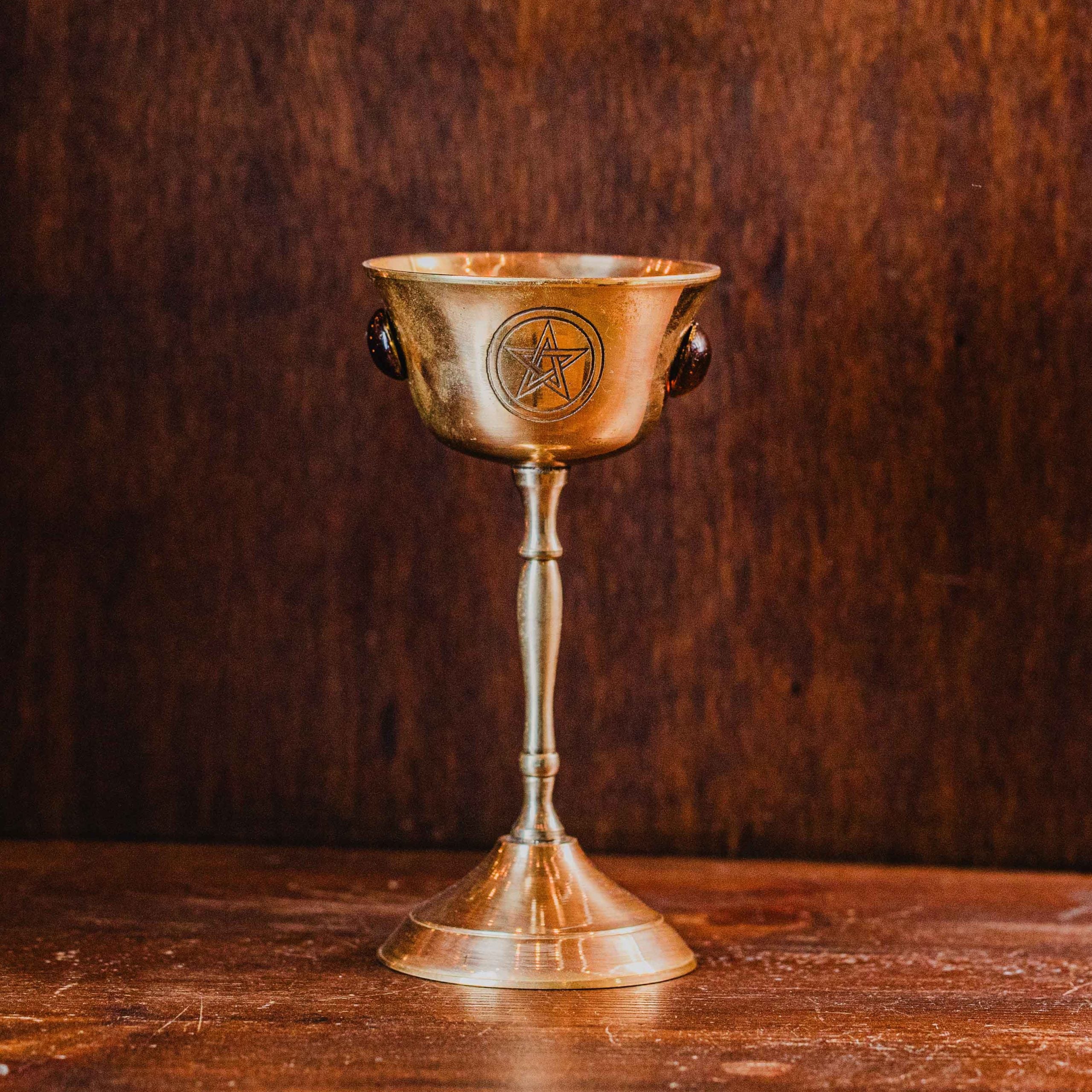 Perfecto para quemar incienso en grano o para usar líquidos como agua, vino, zumo, etc. en tus ceremonias. Tamaño: 16cm aproximadamente.
