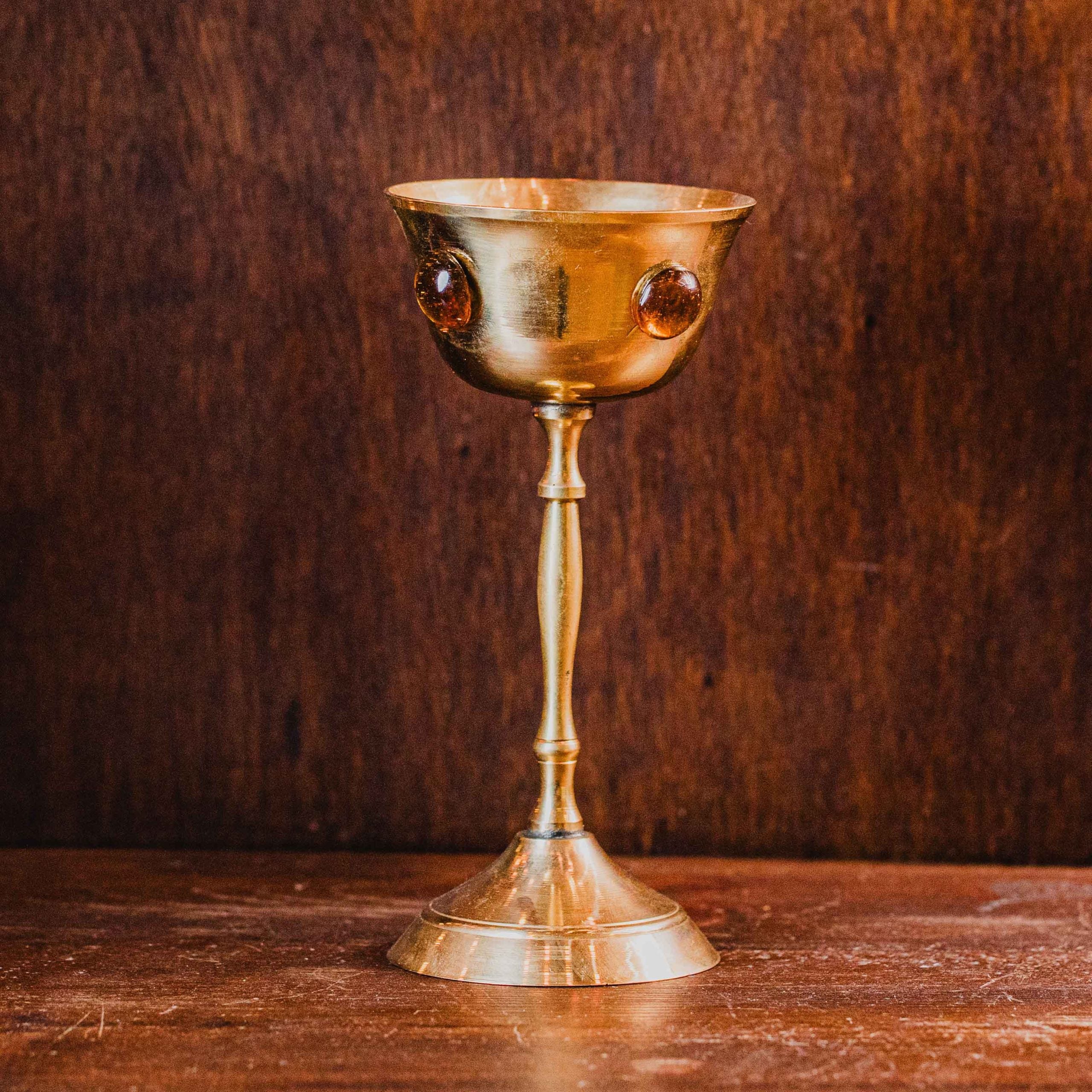 Perfecto para quemar incienso en grano o para usar líquidos como agua, vino, zumo, etc. en tus ceremonias. Tamaño: 16cm aproximadamente.