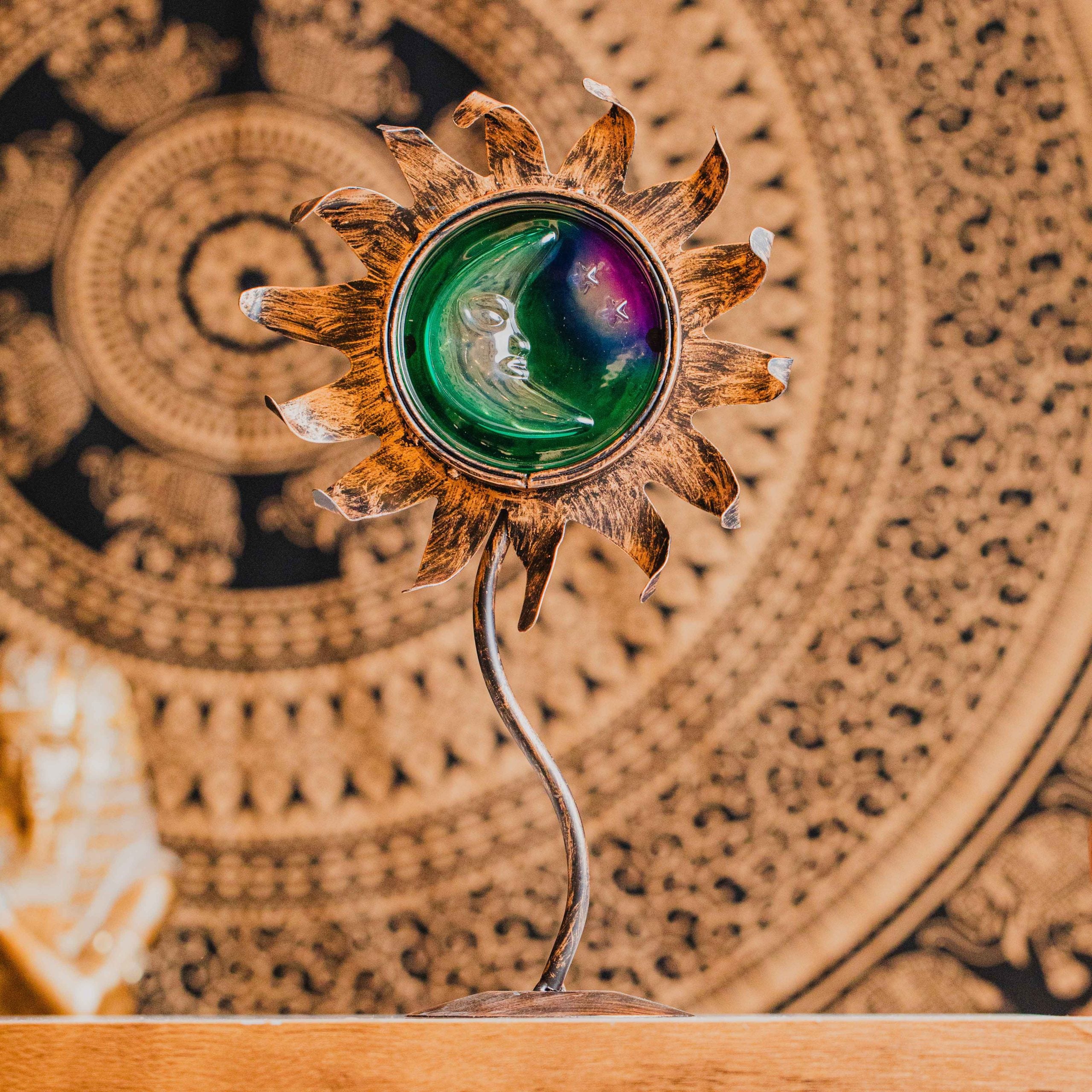 Sol y luna: Porta velas de laton con cristal. Medidas: 35cm.