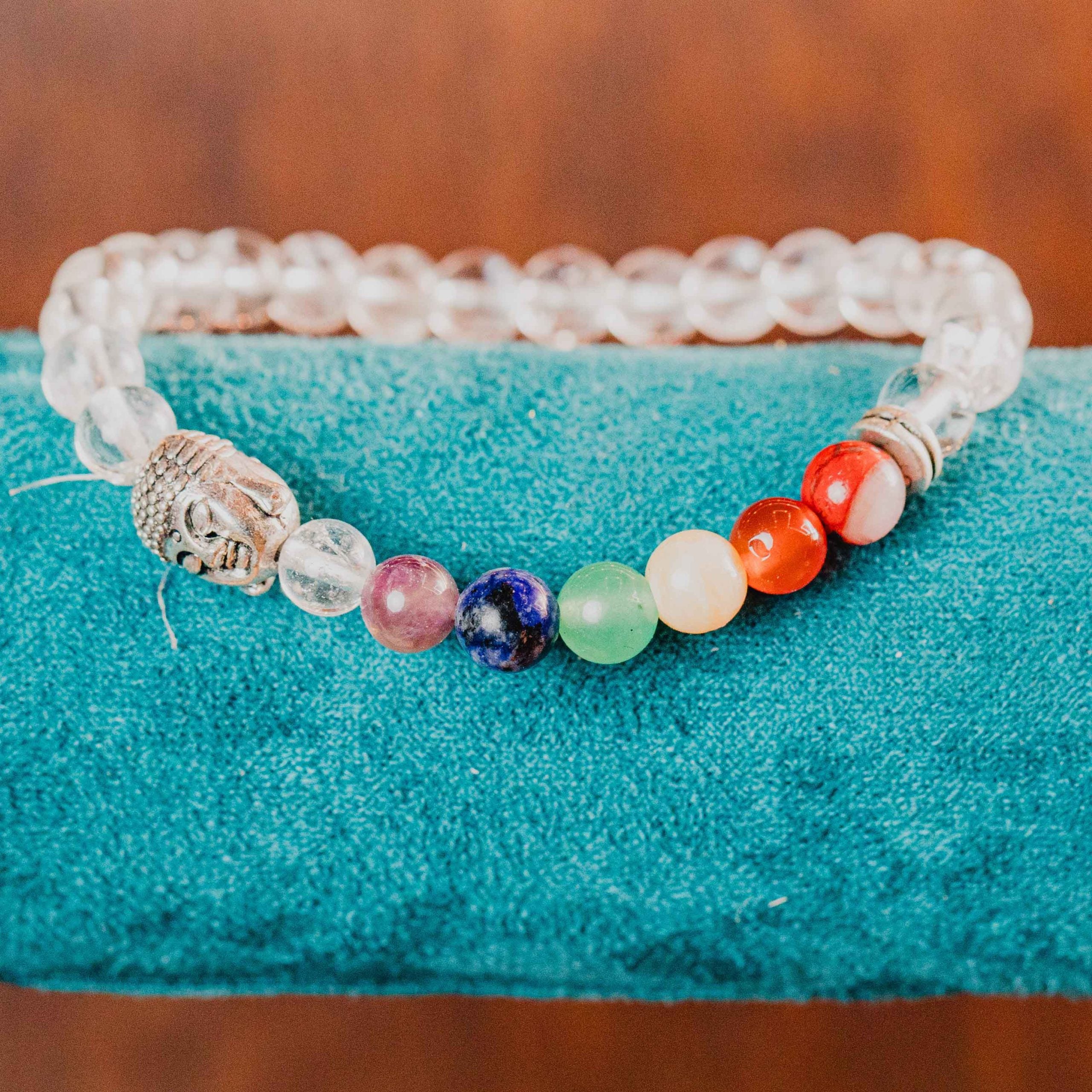 Para trabajar los chakras ya que tiene una piedra de cada uno, acompañadas de cuarzo cristal. Las piezas que se entregan son similares a la fotografía. Tamaño único.