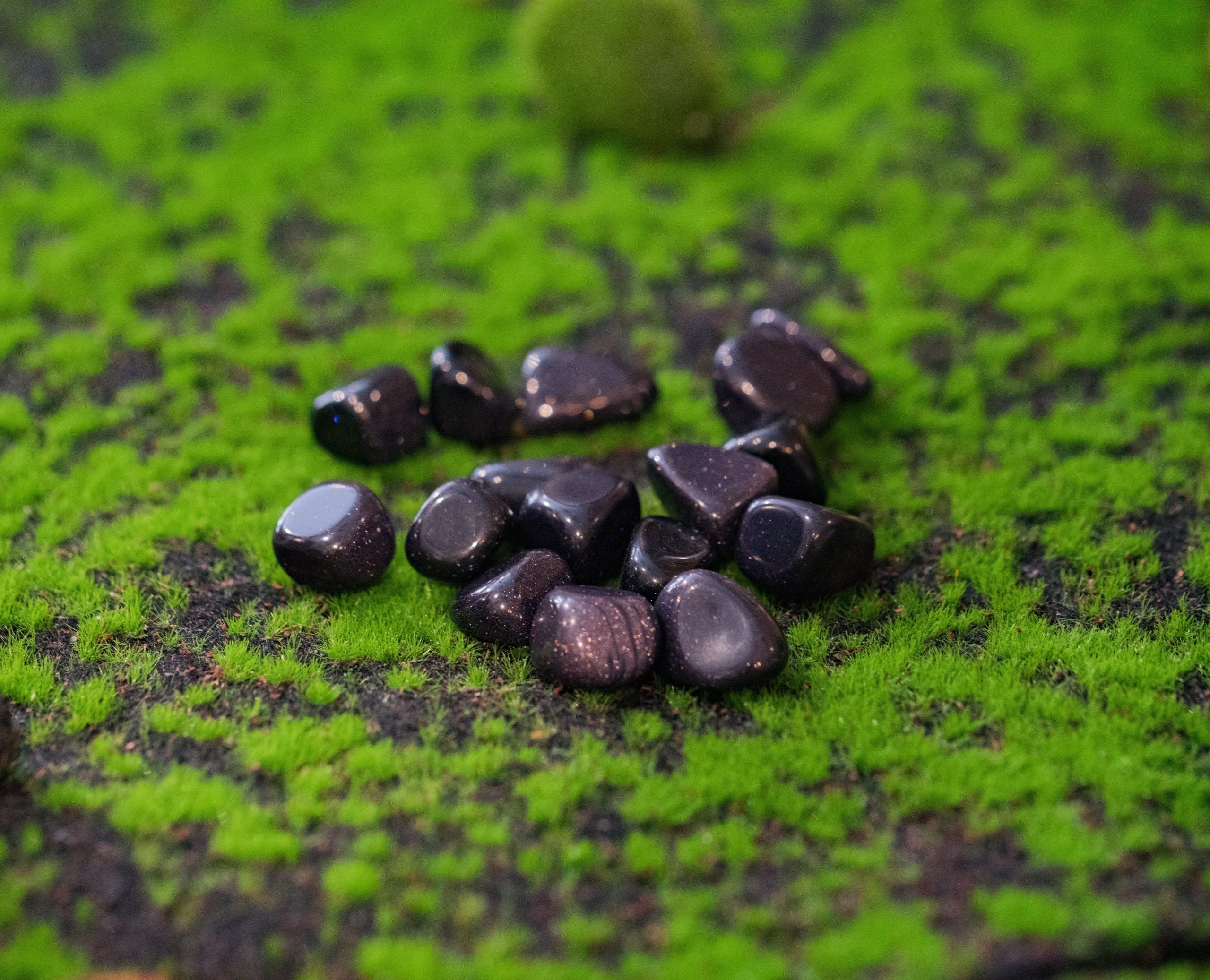 Cristal utilizado para superar los malos hábitos como comer en exceso, abusar de sustancias, tabaco, etc. Reduce el egoísmo y la agresión.  Tamaño: de unos 3 a 6 mm, el tamaño puede variar según el mineral. Las piezas que se entregaran son similares a las de la fotografía.\n\nPrecio por unidad.