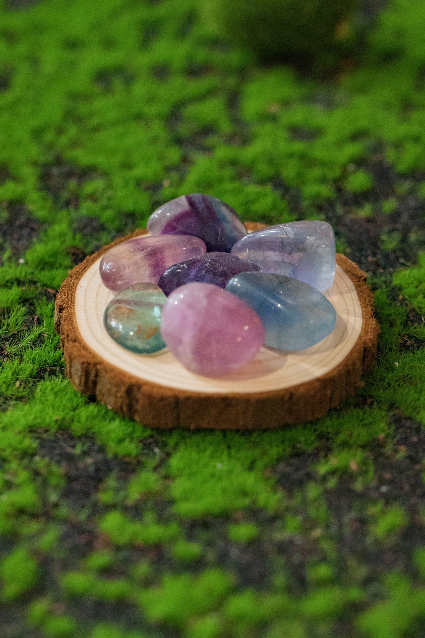 Es un gran estabilizador áurico. Permite el desbloqueo de la alegría y la capacidad de celebrar la vida.Tamaño: de unos 3 a 6 mm, el tamaño puede variar según el mineral. Las piezas que se entregaran son similares a las de la fotografía.\n\nPrecio por unidad.