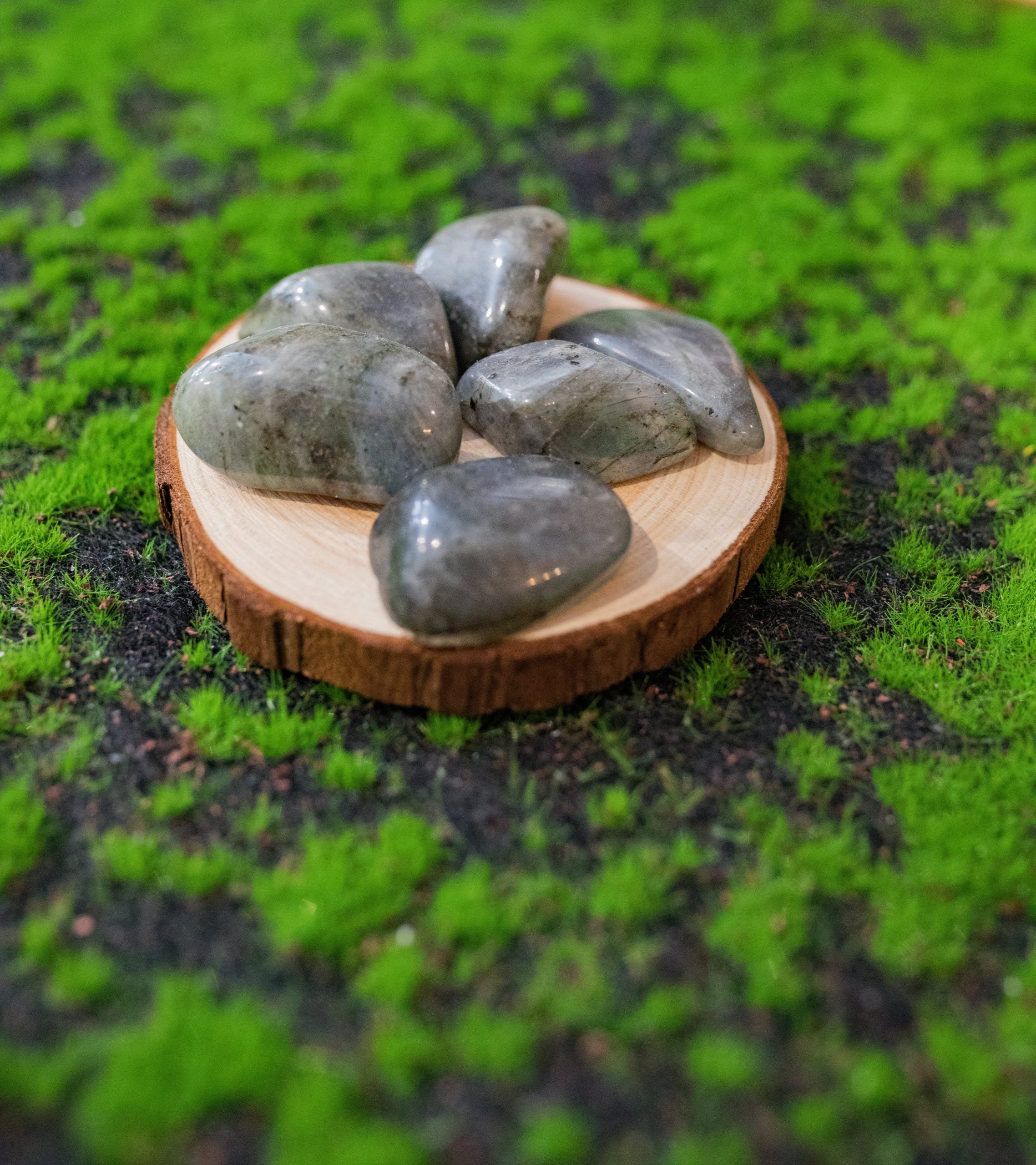 Este cristal tiene efectos protectores mágicos, ya que favorece los dones psíquicos. Aporta confianza y seguridad en uno mismo.De unos 3 a 6 mm\n\nPrecio por unidad.