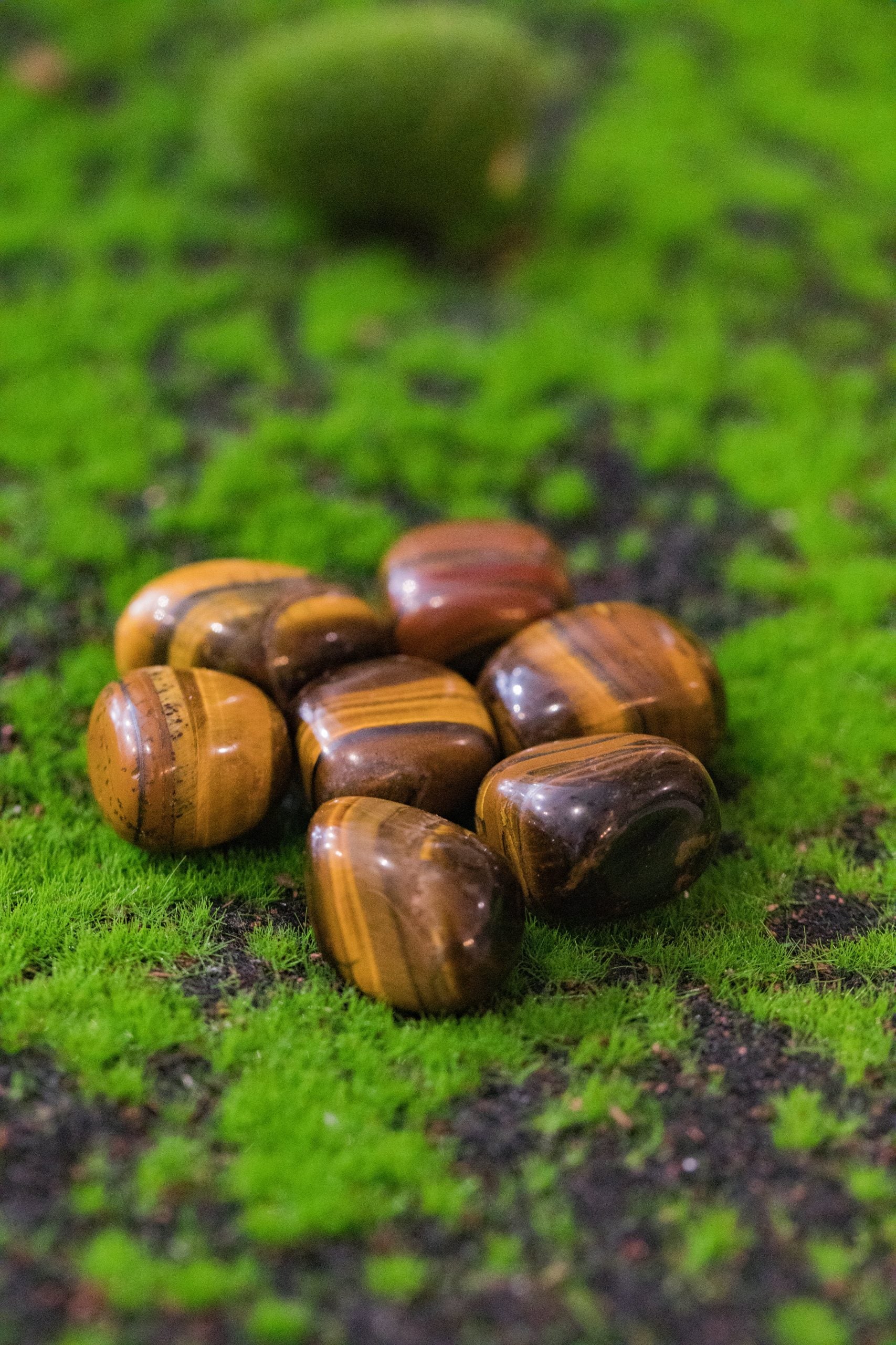 Cristal protector contra celos y energías negativas. Para personas que duden de sí mismas, inseguras o de personalidad débil.  Tamaño: de unos 3 a 6 mm, el tamaño puede variar según el mineral. Las piezas que se entregaran son similares a las de la fotografía.\n\nPrecio por unidad