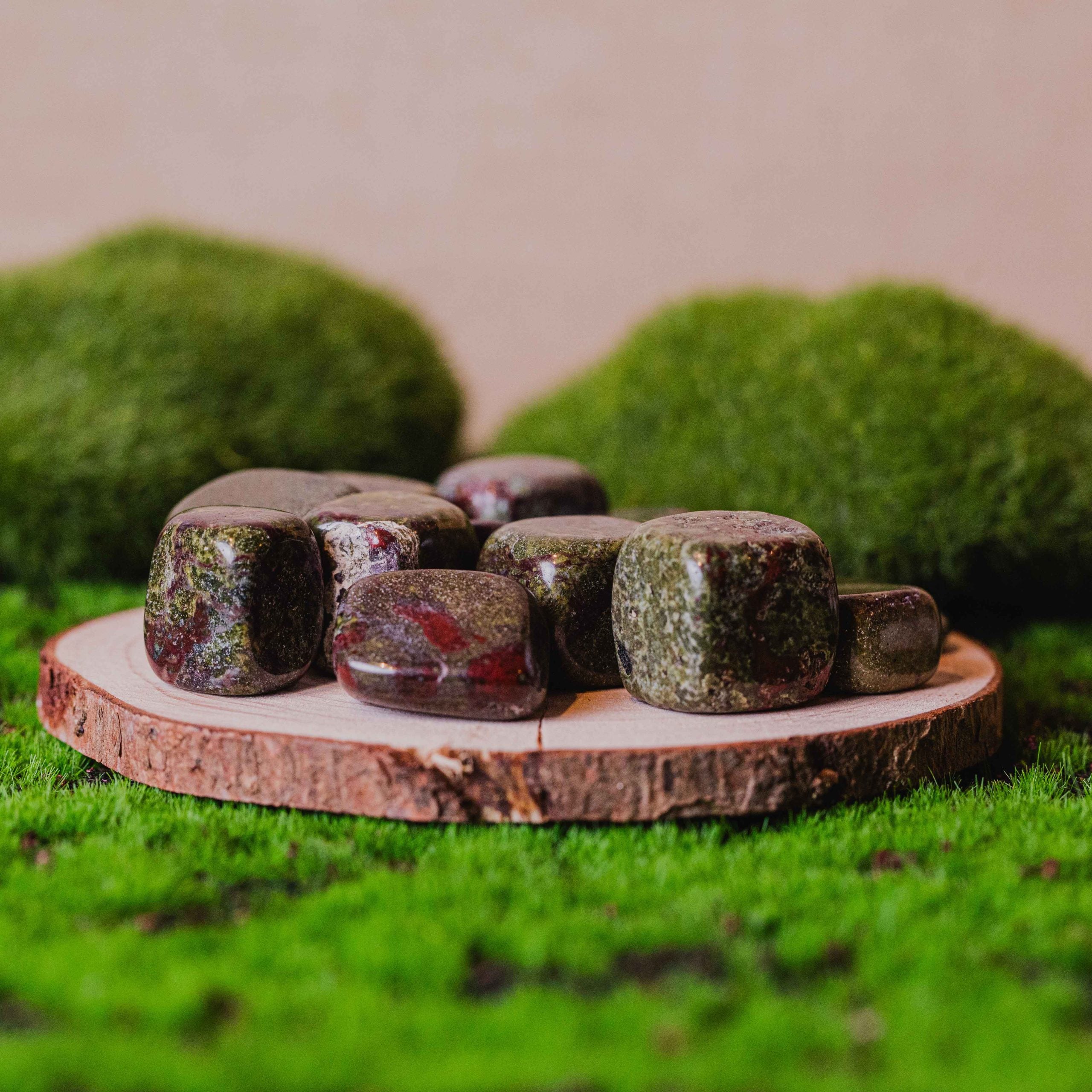 Ayuda a eliminar todas las inseguridades, elimina las dudas y mejora la confianza y la identidad personal. Estimula la creatividad y la inspiración.De unos 3 a 6 mm\n\nPrecio por unidad.