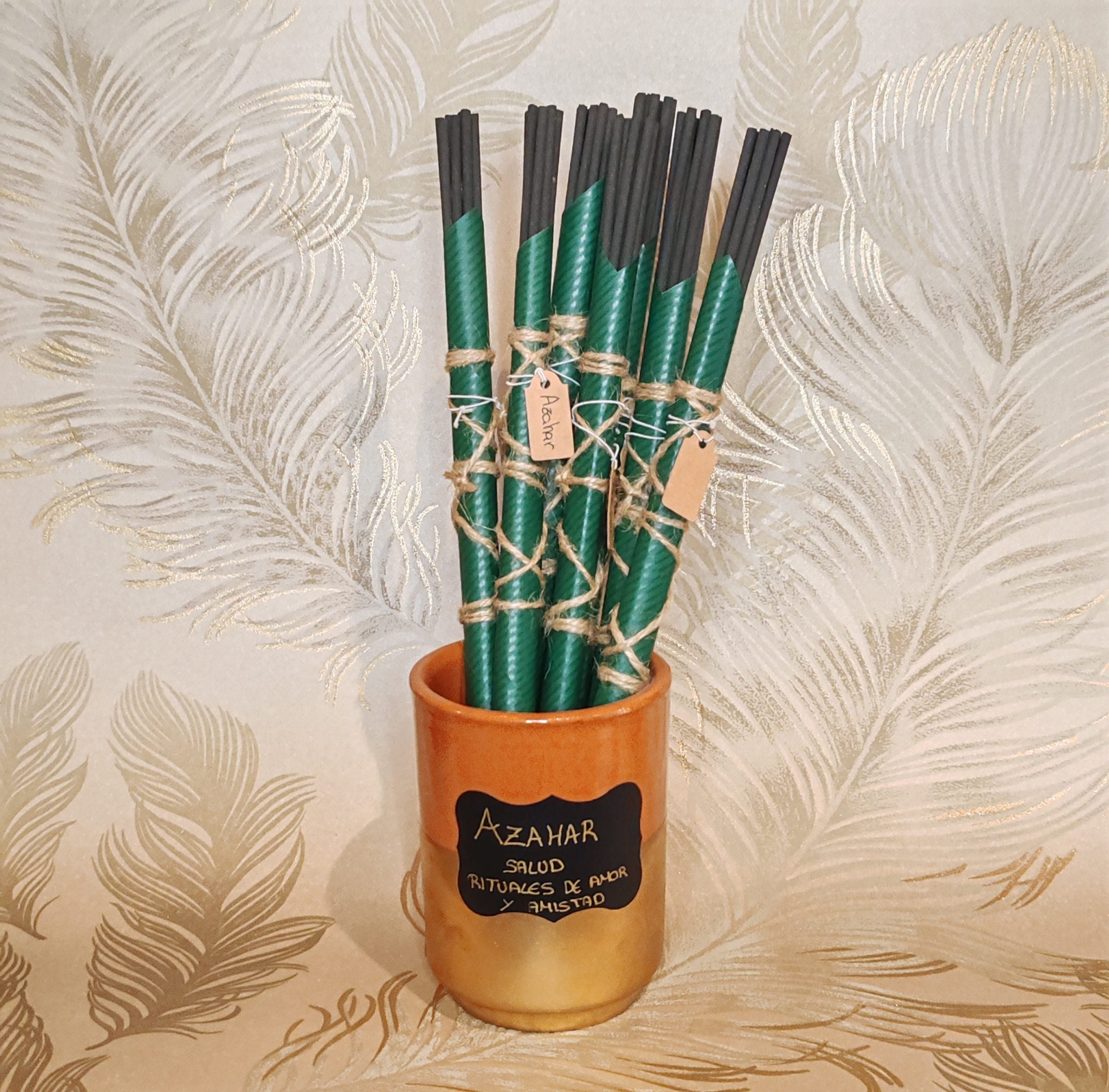 Para atraer la suerte en el juego y el azar. Los inciensos aromáticos en varilla de Grimorio son 100% naturales, y aportan un agradable aroma para nuestro hogar.
\nContenido: 10 varillas en cada paquete