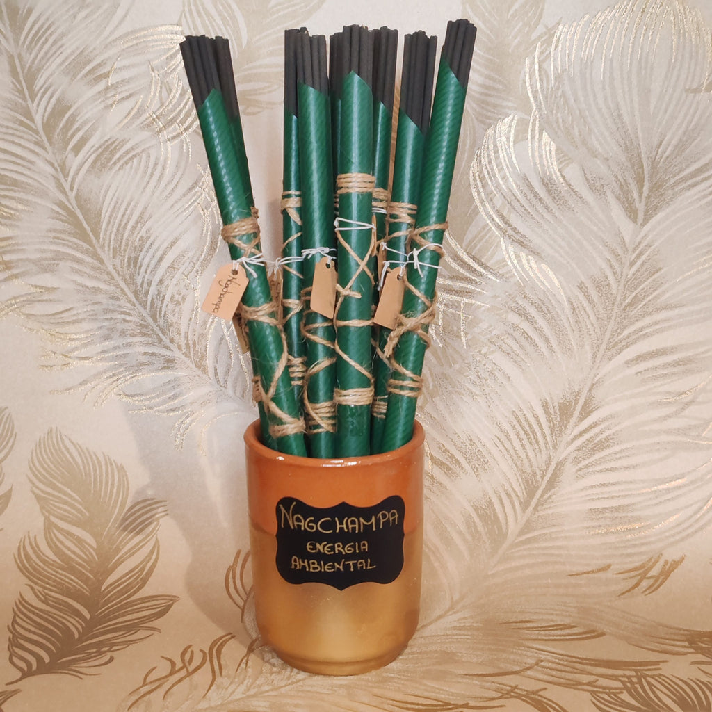 Para cambiar la energía ambiental de cualquier lugar. Los inciensos aromáticos en varilla de Grimorio son 100% naturales, y aportan un agradable aroma para nuestro hogar.
\nContenido: 10 varillas en cada paquete