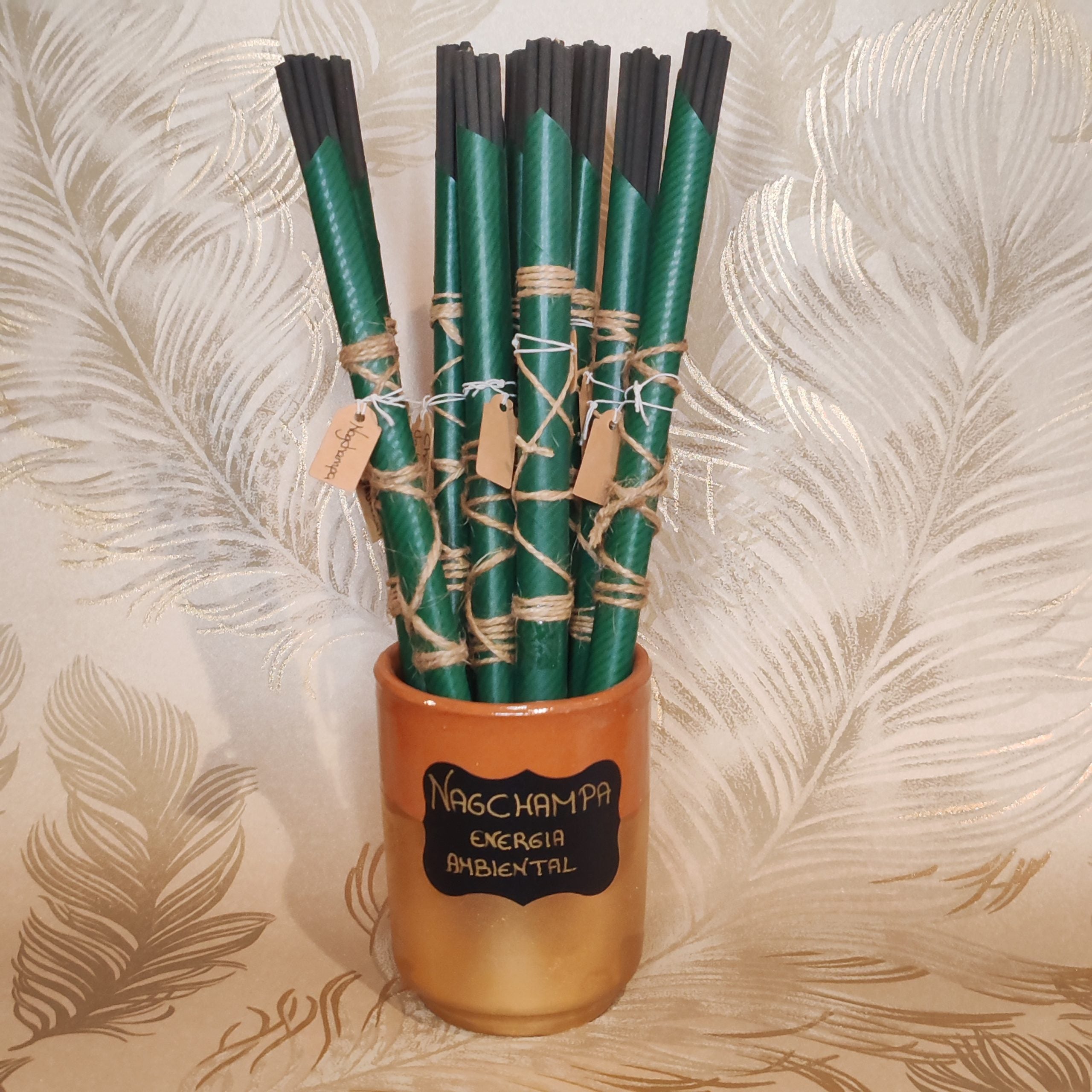 Para cambiar la energía ambiental de cualquier lugar. Los inciensos aromáticos en varilla de Grimorio son 100% naturales, y aportan un agradable aroma para nuestro hogar.
\nContenido: 10 varillas en cada paquete