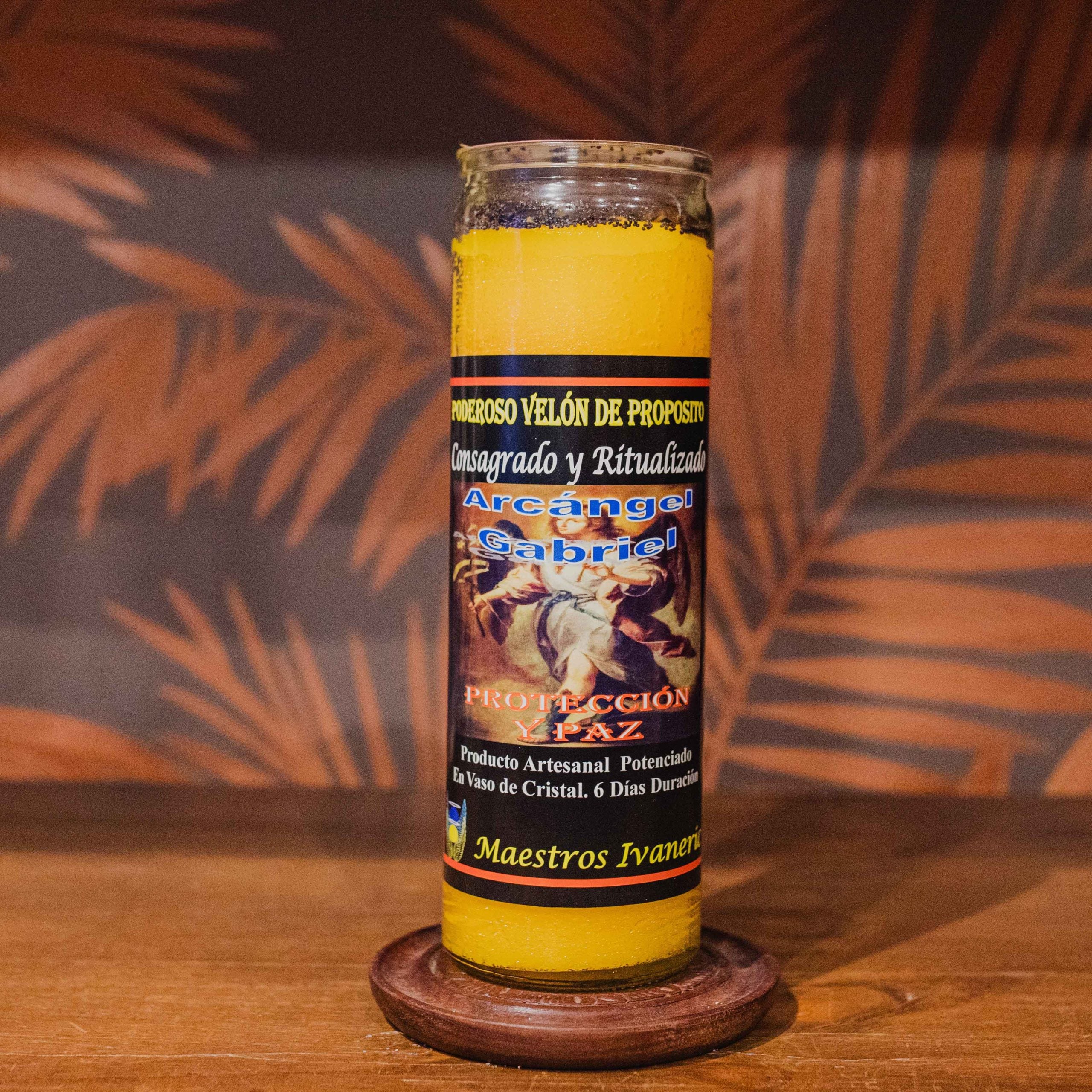 Velón especial para aportar paz y protección. En tarro de cristal grueso de 22cm, creado Artesanalmente con Aromas e ingredientes necesarios para peticiones de Defensa. Producto de gran calidad y presentación. Con Oración e Instrucciones.
