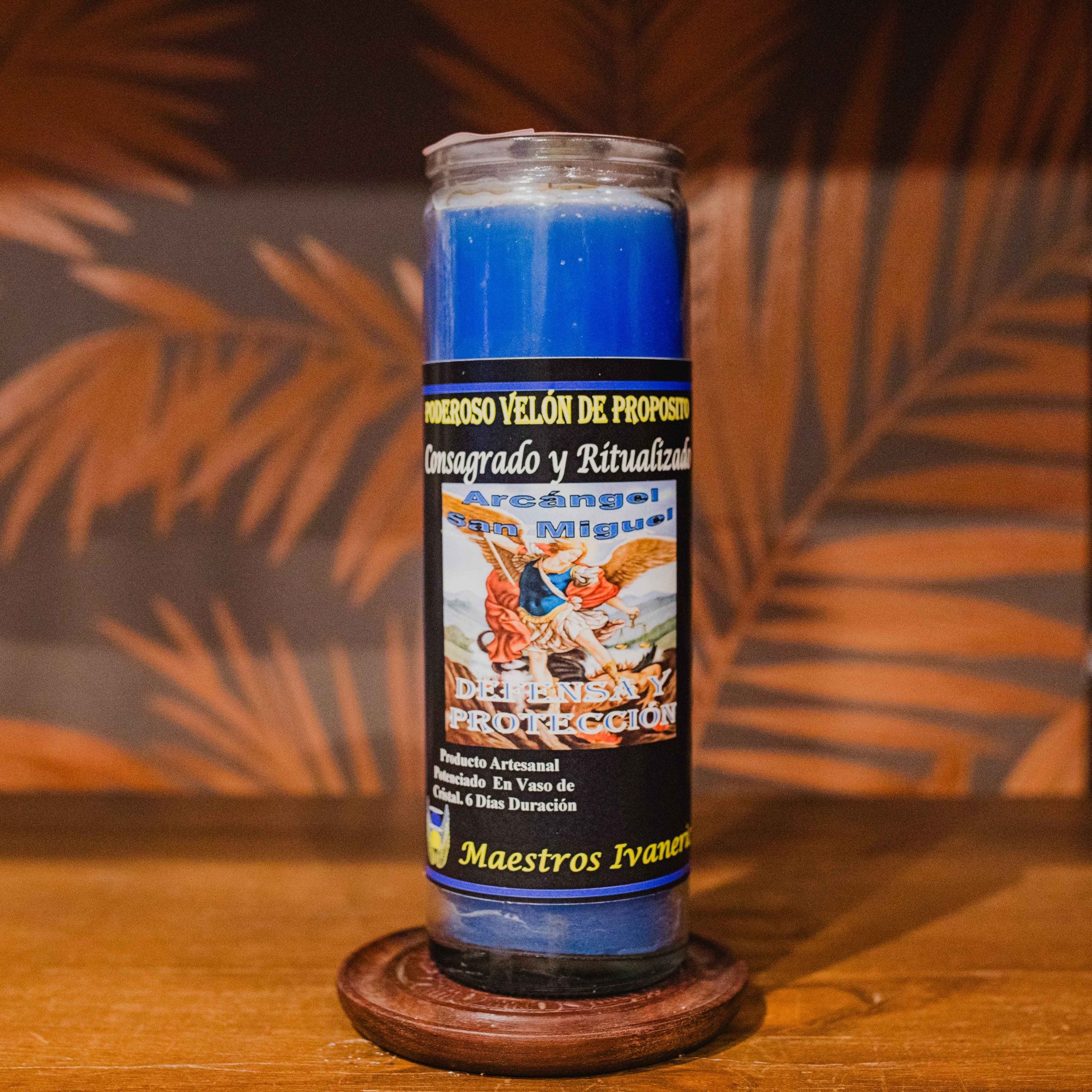 Velón especial de petición, defensa y protección. En tarro de cristal grueso de 22cm, creado Artesanalmente con Aromas e ingredientes necesarios para peticiones de Defensa. Producto de gran calidad y presentación. Con Oración e Instrucciones.
