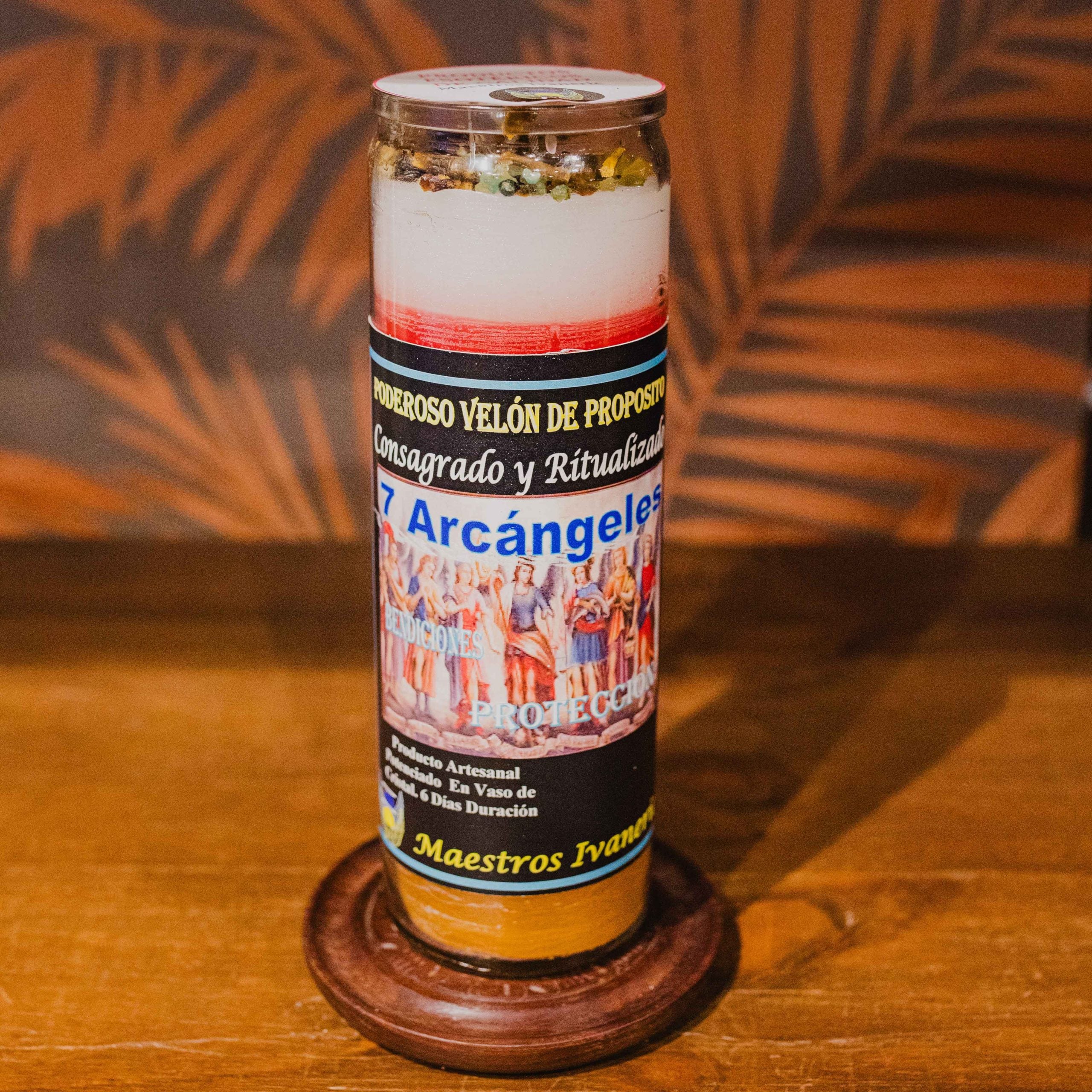 Velón especial de los siete arcángeles que nos otorgará bendiciones. En tarro de cristal grueso de 22cm, creado Artesanalmente con Aromas e ingredientes necesarios para peticiones de Defensa. Producto de gran calidad y presentación. Con Oración e Instrucciones.