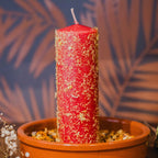 Velón indicado para alcanzar lo que quieras en el amor, suerte, trabajo, superación personal, etc. Estos velones obtienen la mejor combinación entre aromaterapia, colorterapia y el poder de las hierbas para que el ritual adquiera mayor efectividad. Confeccionados con parafina 100% pura, esencias naturales y hierbas trituradas a mano. La fotografía es una representación del ritual, usted está comprando solo el velón.