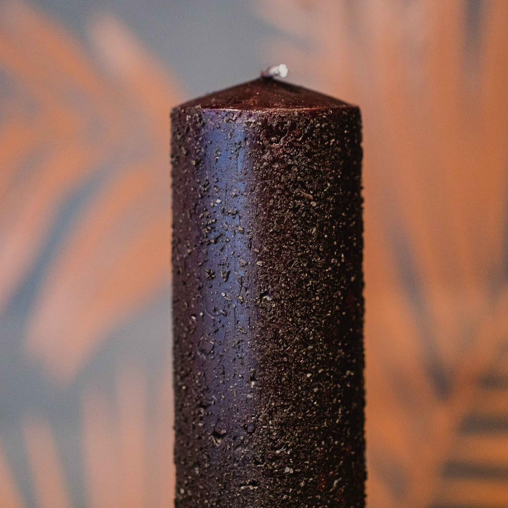 Velón ritualizado con sal negra para todo tipo de limpiezas. Confeccionados con parafina 100% pura. La fotografía es una representación del ritual, Usted está comprando solo el velón.